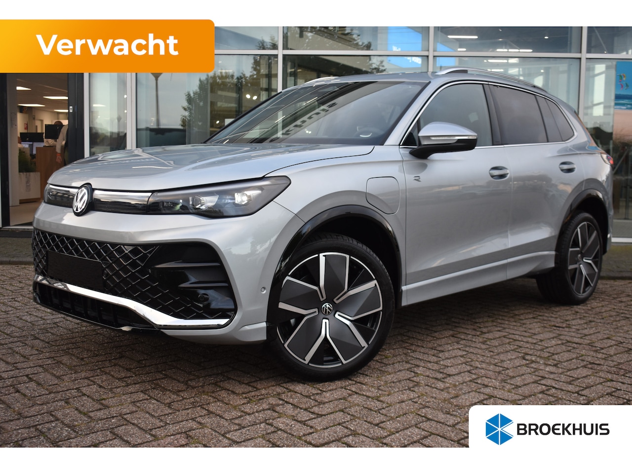Volkswagen Tiguan - R-Line Edition - eHybrid | 'App-Connect' draadloze smartphone integratie | Afstandscontrol - AutoWereld.nl