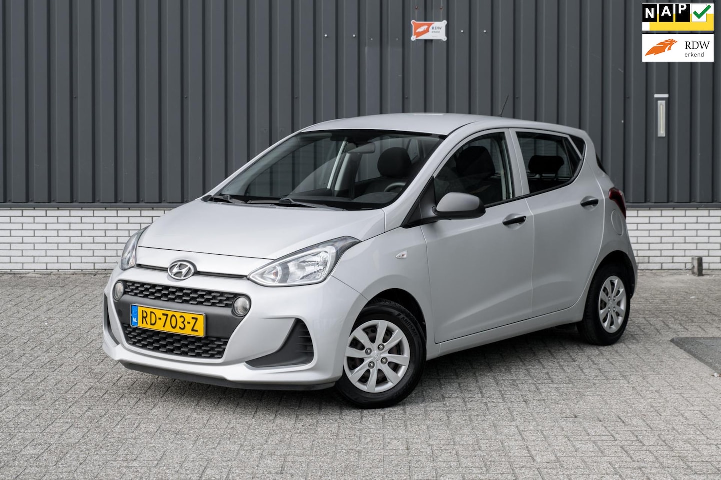 Hyundai i10 - 1.0i i-Motion*Airco* - AutoWereld.nl