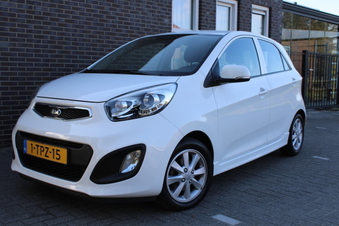 Kia Picanto - 1.2 CVVT-4 cilinder-lage km stand-airco-5 zitplaatsen - AutoWereld.nl