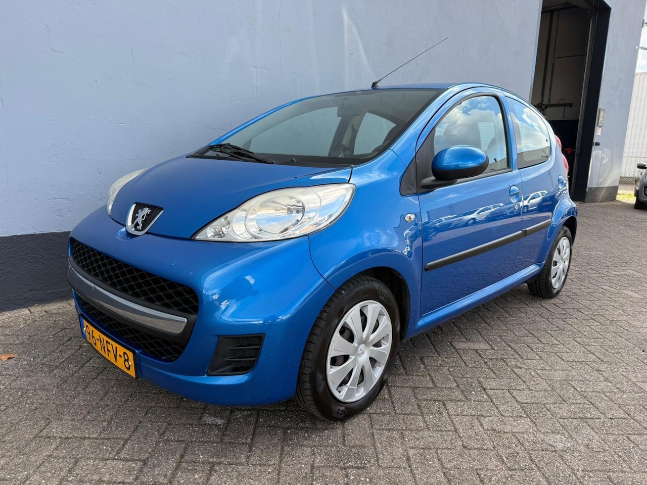 Peugeot 107 - 1.0-12V Urban Move 5-Deurs - Airco - AutoWereld.nl