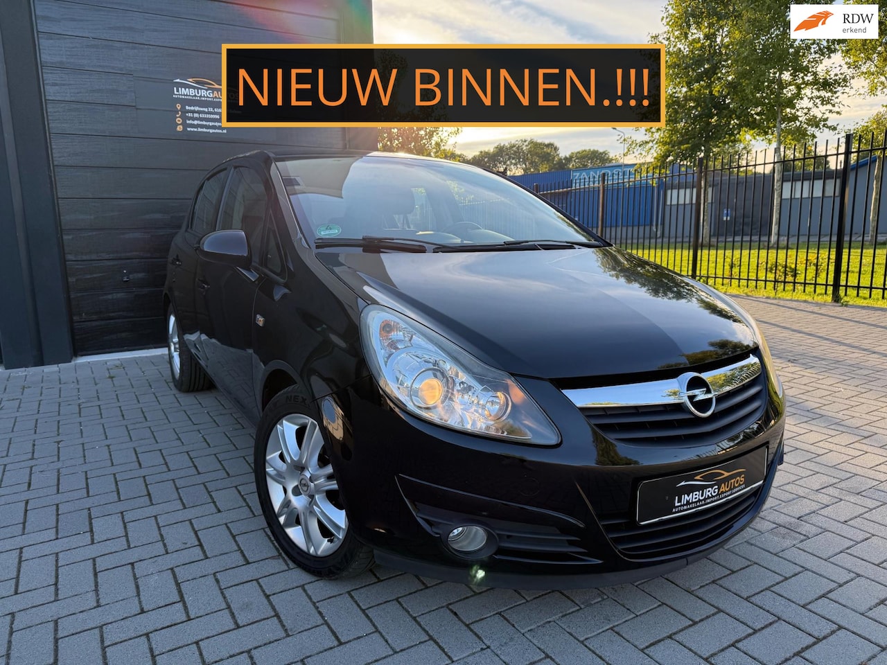 Opel Corsa - 1.4-16V 111 Edition Airco CruiseControl Leer Xenon - AutoWereld.nl