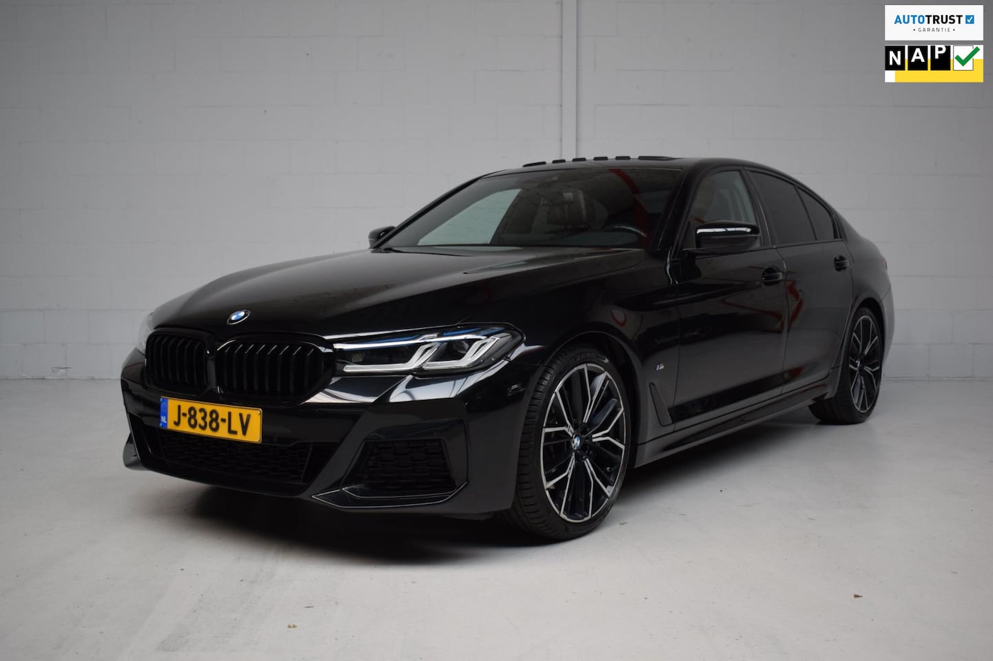BMW 5-serie - 530i 252PK AUT M-SPORT FACELIFT / SCHUIDFAK / ORG.NED / LASER / NAPPA / NAP / SFEERVERLICH - AutoWereld.nl