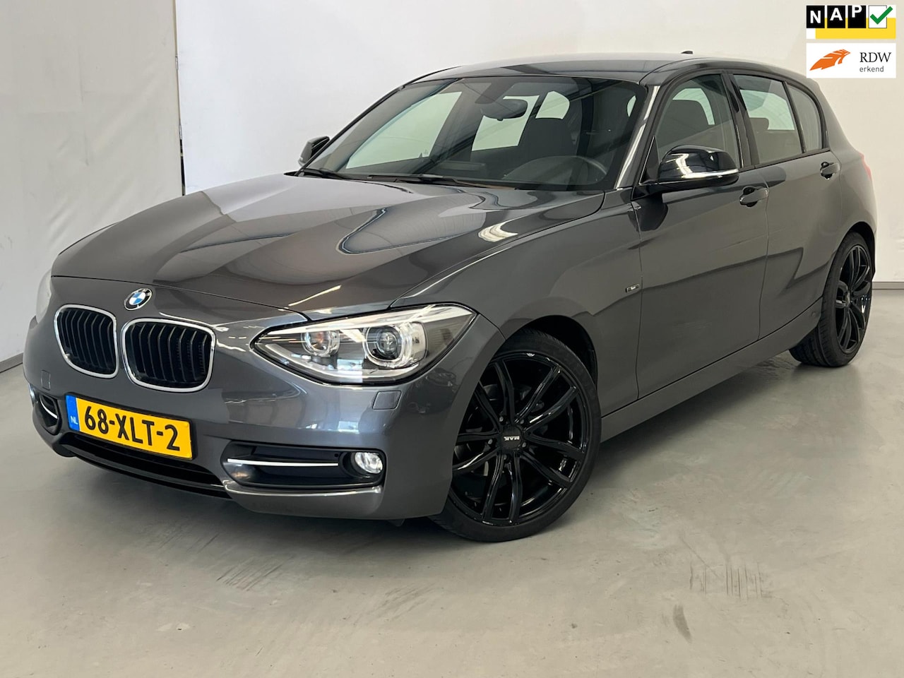 BMW 1-serie - 116i Sport / NL-auto / Xenon / 18" LM / Navi - AutoWereld.nl