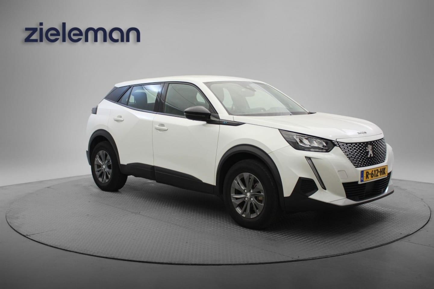 Peugeot 2008 - EV Active Pack 50 kWh - Carplay, Cruise, Navi - AutoWereld.nl