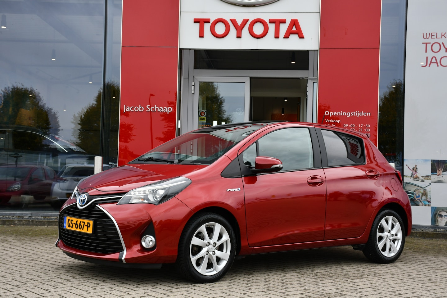 Toyota Yaris - 1.5 Hybrid Dynamic Automaat 100pk | Panoramadak | Navigatie | Lichtmetalen velgen | - AutoWereld.nl