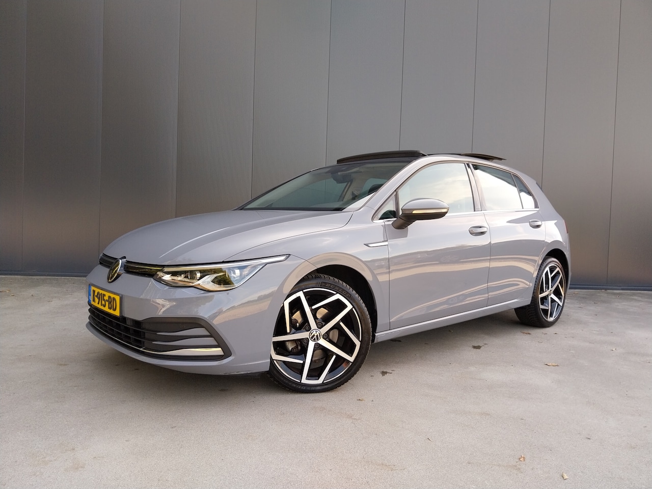 Volkswagen Golf - 1.5 eTSI Style PANO DAK VIRTUAL COCKPIT MASSAGE STOEL ADAP CRUISE NAVI ECC - AutoWereld.nl