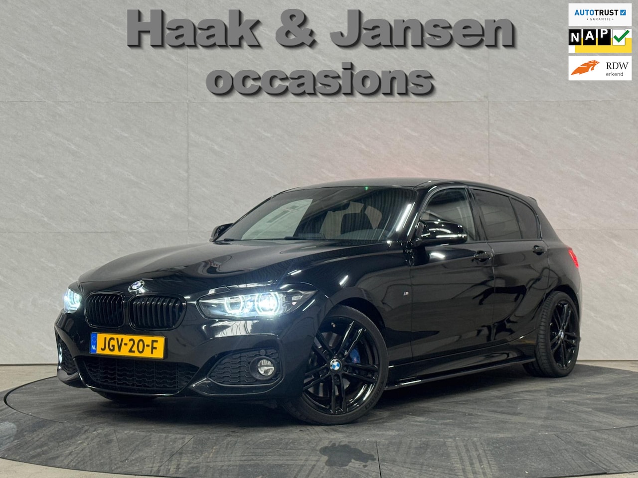BMW 1-serie - 120i High Executive M-pakket Harman Kardon Alcantara - AutoWereld.nl