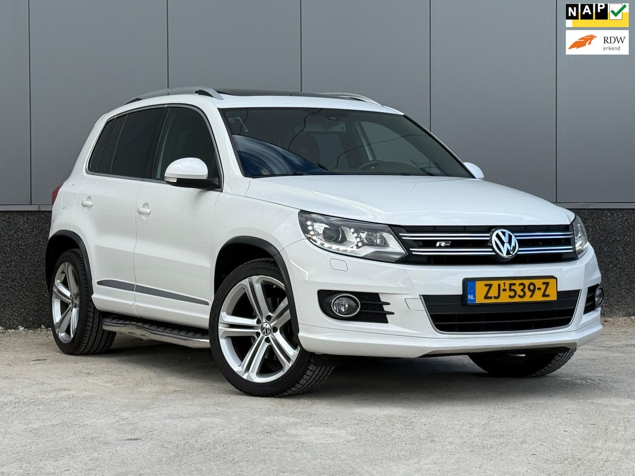 Volkswagen Tiguan - 1.4 TSI R-Line Edition Pano, Clima! - AutoWereld.nl