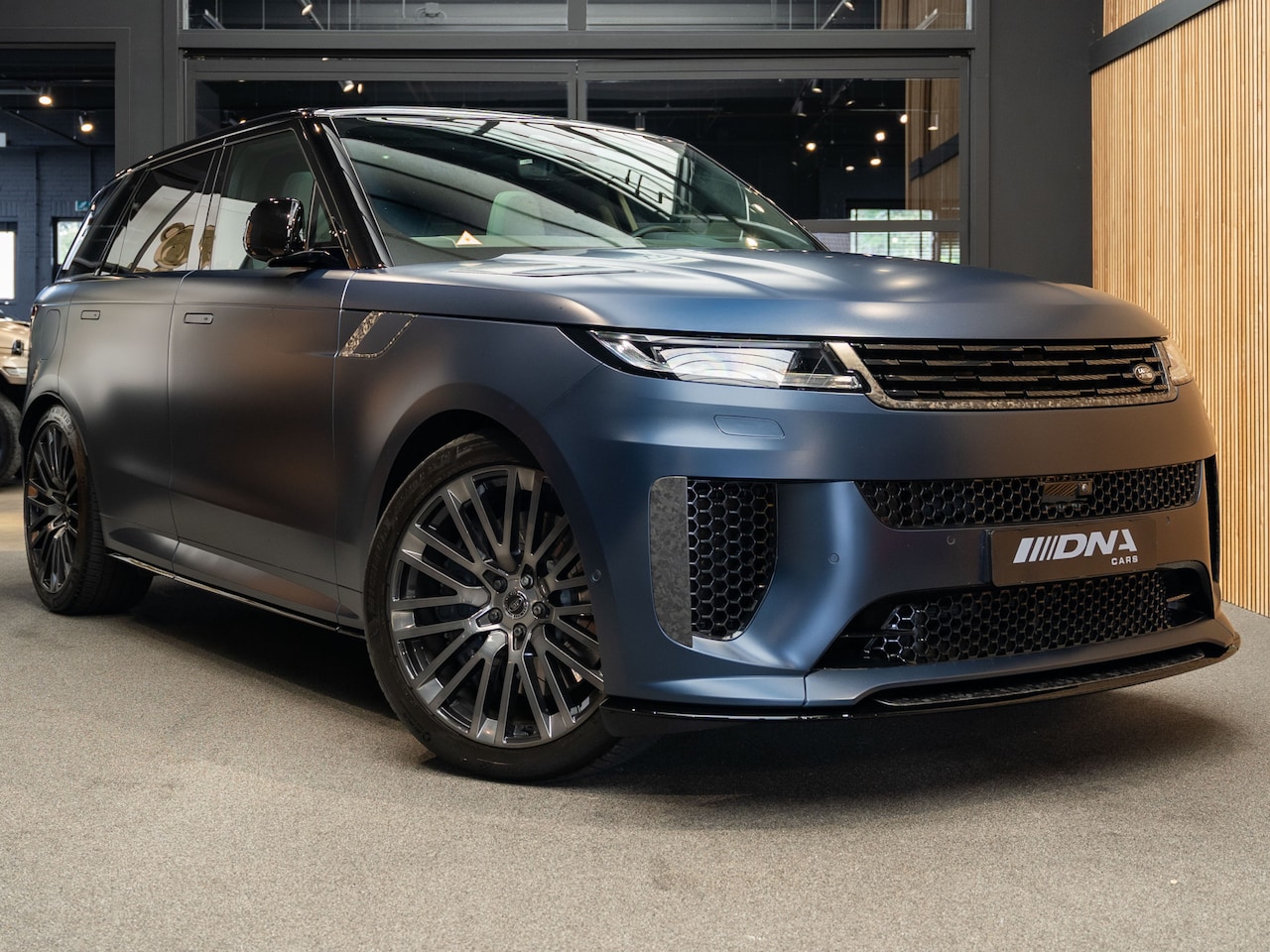 Land Rover Range Rover Sport - P635 SV Forged Carbon 4.4 P635 SV Forged Carbon - AutoWereld.nl