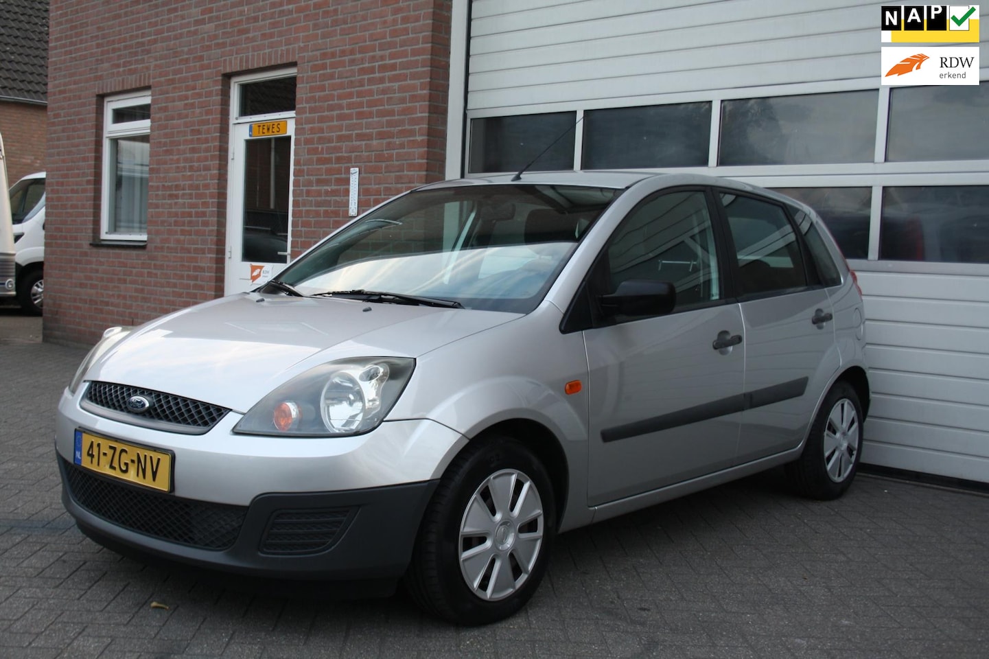 Ford Fiesta - 1.3-8V Cool & Sound.van 1e eigenaar.airco.electr.ramen.stuurbekr. - AutoWereld.nl