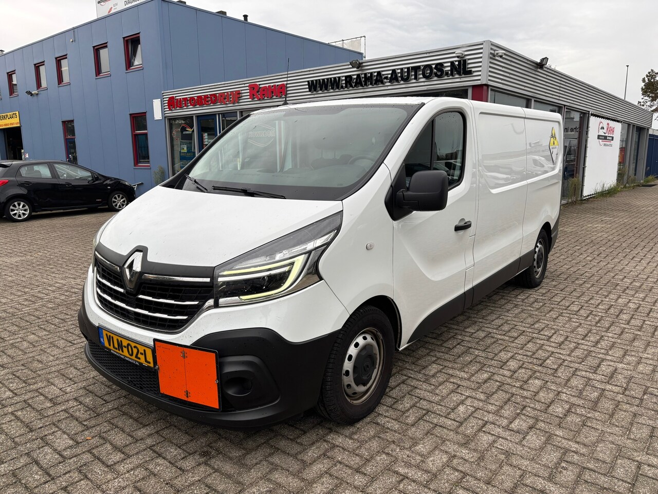 Renault Trafic - 2.0 dCi 145 T29 L2H1 Comfort Speciale vervoer - AutoWereld.nl