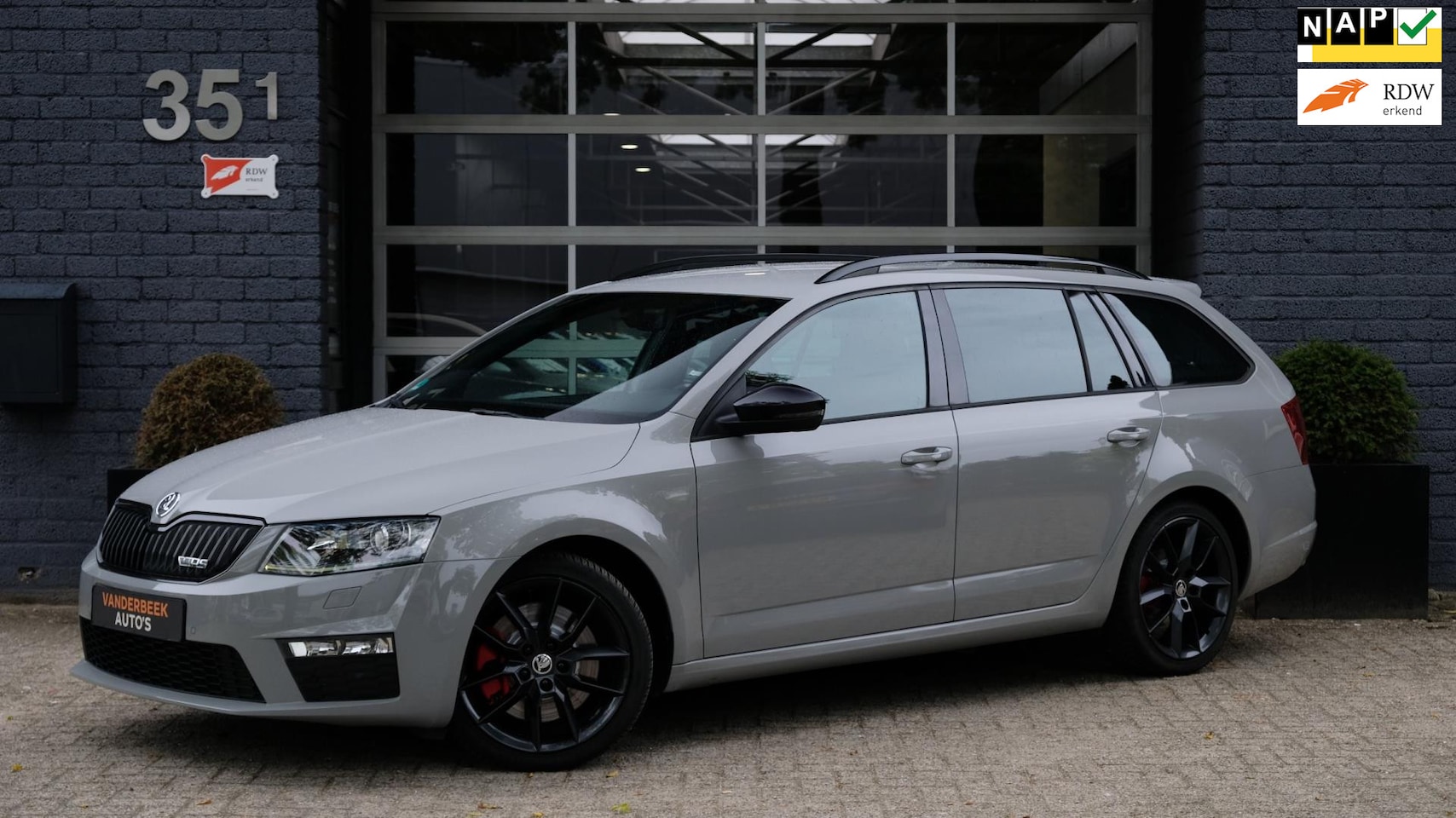 Skoda Octavia Combi - 2.0 TSI RS DSG CARPLAY | STEEL GREY - AutoWereld.nl