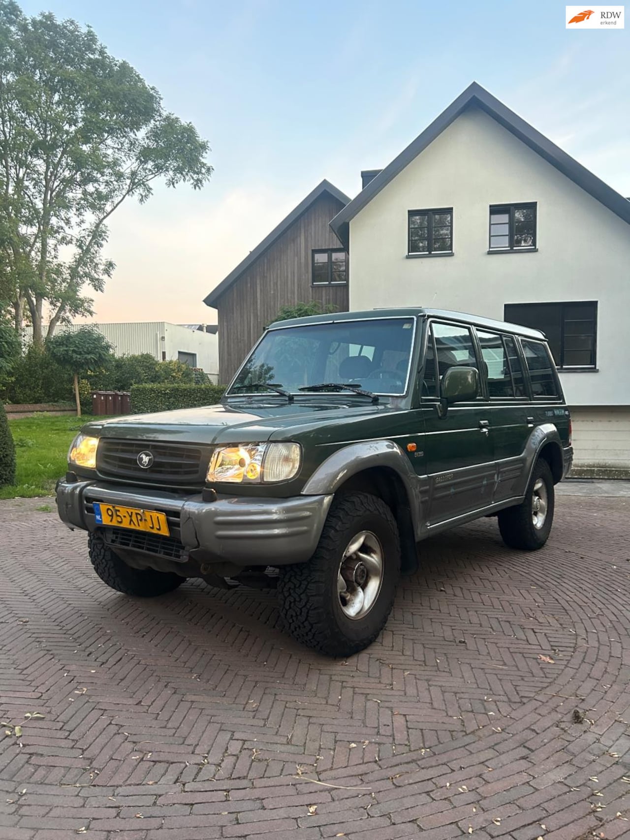 Hyundai Galloper - 2.5 TDI 4WD Airco L2 Wagon 7 Pers - AutoWereld.nl
