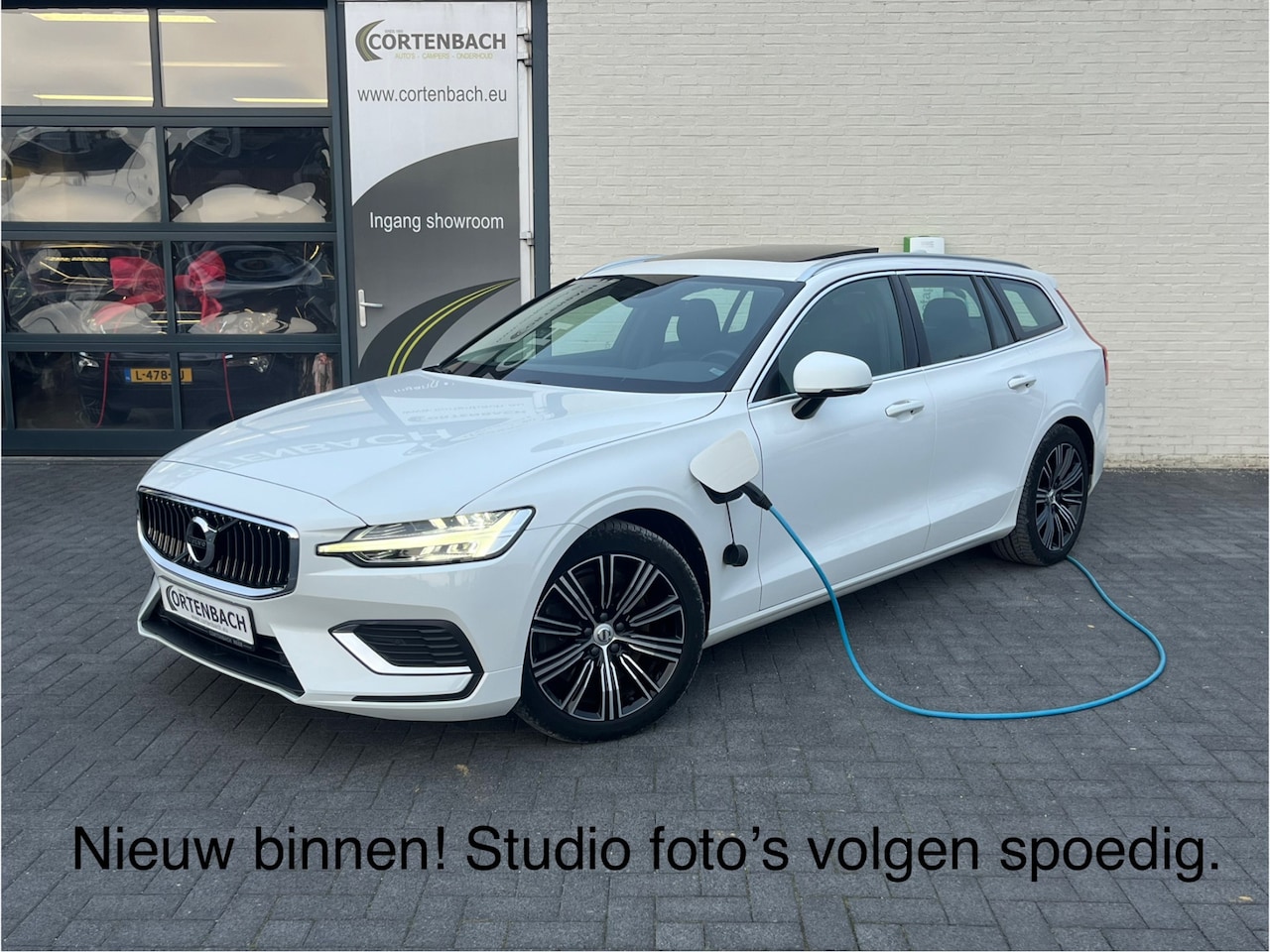 Volvo V60 - 2.0 T6 Twin Engine AWD Inscription | Panorama dak | Harman Kardon | Adaptieve cruise | Zwe - AutoWereld.nl