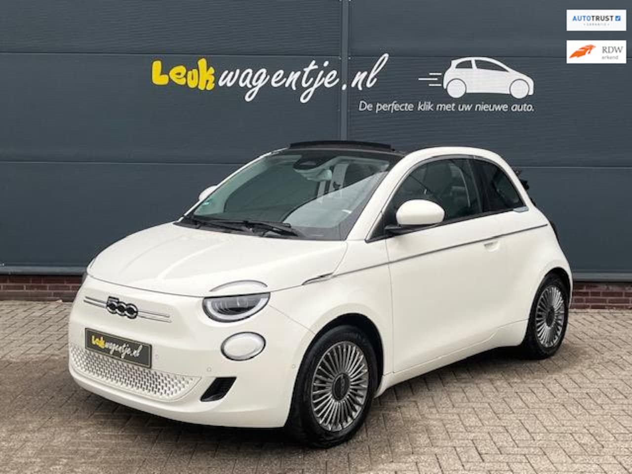 Fiat 500 C - E 42 kWh Cabrio *keyless *p-camera *carplay *16” - AutoWereld.nl