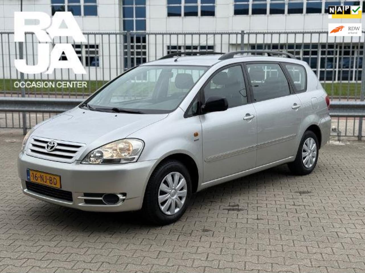 Toyota Avensis Verso - 2.0i Linea Luna 7p/Clima/Cruise/NAP/Dealerond. - AutoWereld.nl