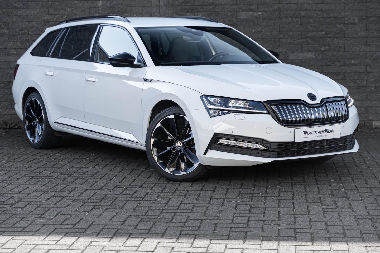 Skoda Superb Combi - 1.4 TSI iV Sportline Business 1.4 TSI iV Sportline Business - AutoWereld.nl