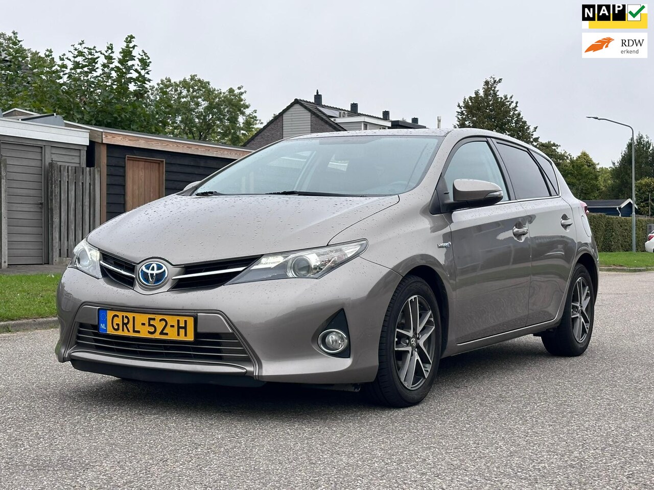 Toyota Auris - 1.8 Hybrid Lease Automaat*Achteruit Camera*Cruise*Clima*LM velgen*Dealer ondergoeden* - AutoWereld.nl
