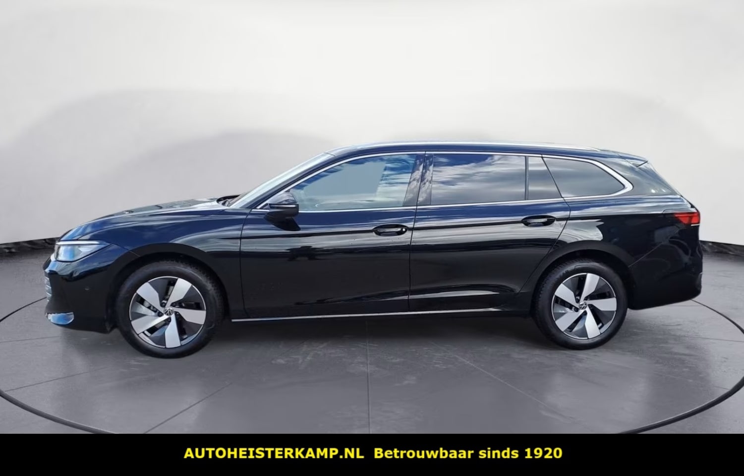 Volkswagen Passat Variant - 2.0 TDI 150 PK Automaat Panorama-Schuifdak Massage ACC Trekhaak LED - AutoWereld.nl
