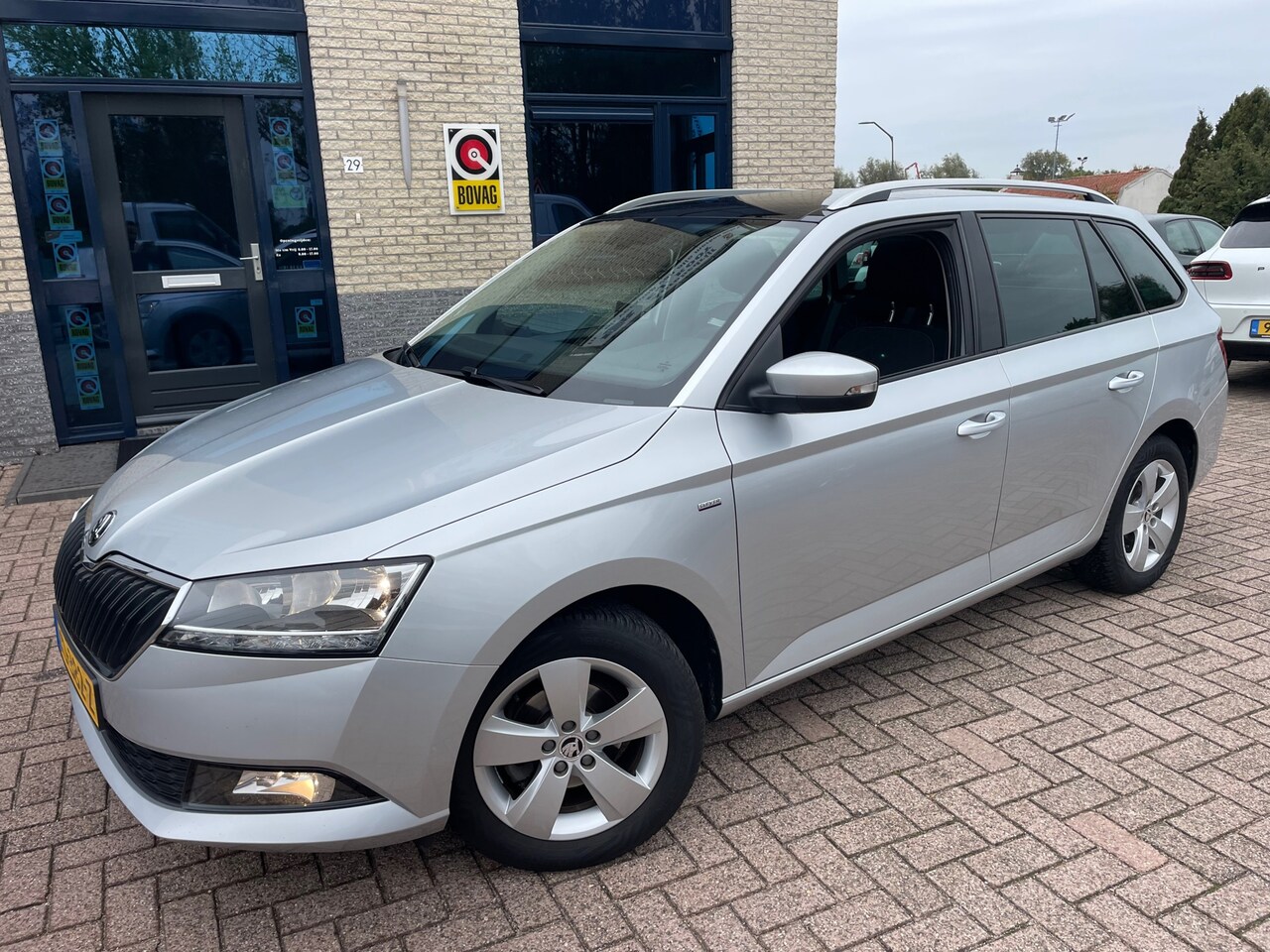 Skoda Fabia Combi - 1.0 TSI Clever- Pano-nav-trekhaak - AutoWereld.nl