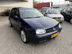 Volkswagen Golf - 1.6-16V