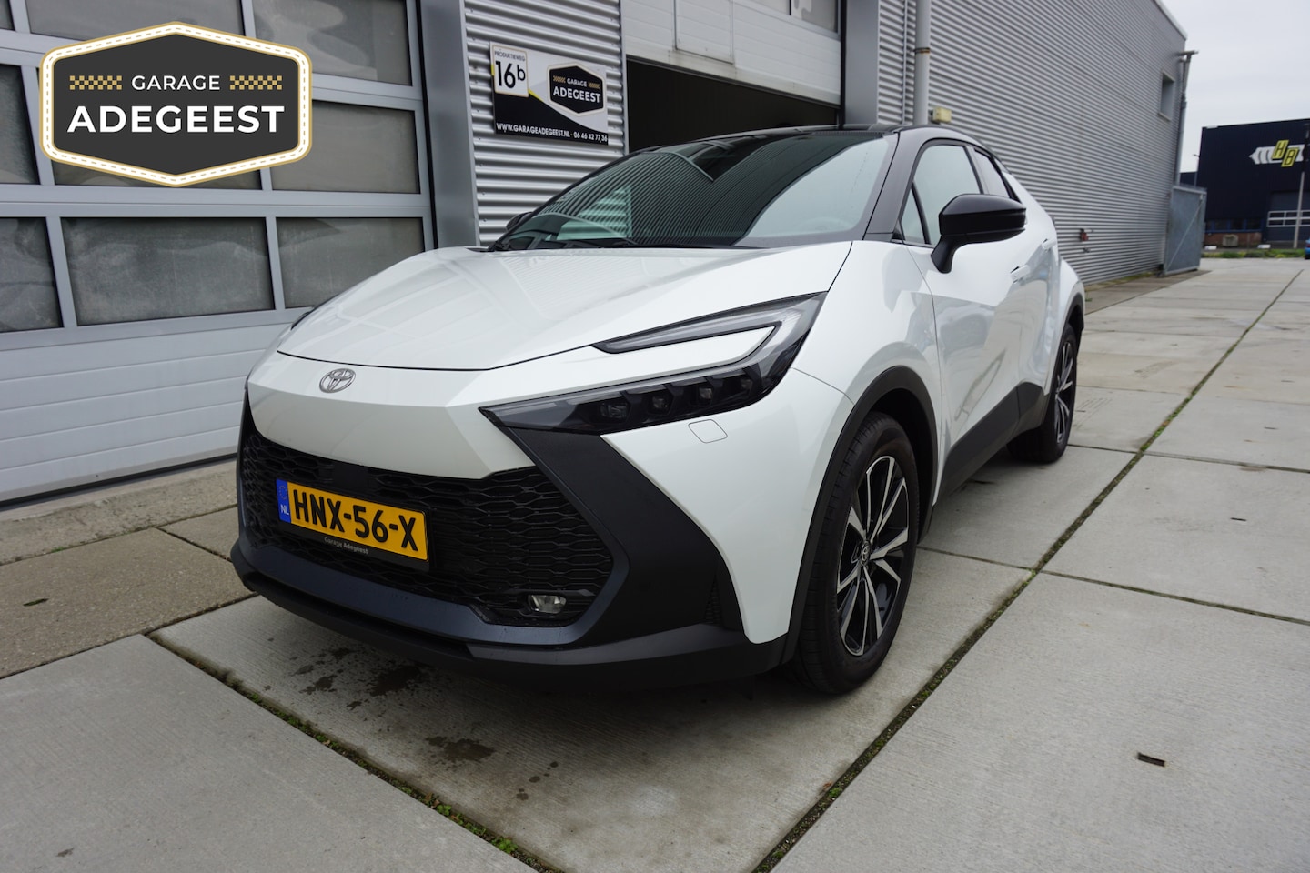 Toyota C-HR - 2.0 Plug-in Hybrid 220 Dynamic Bi-Tone |Navi|Carplay|Stoel en stuurverwarming|Camera|PDC V - AutoWereld.nl