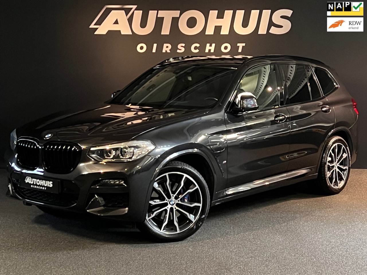 BMW X3 - XDrive30e Executive Edition M 20"/ M stoelen/ Navi/ Ambiente/ Performance remmen - AutoWereld.nl