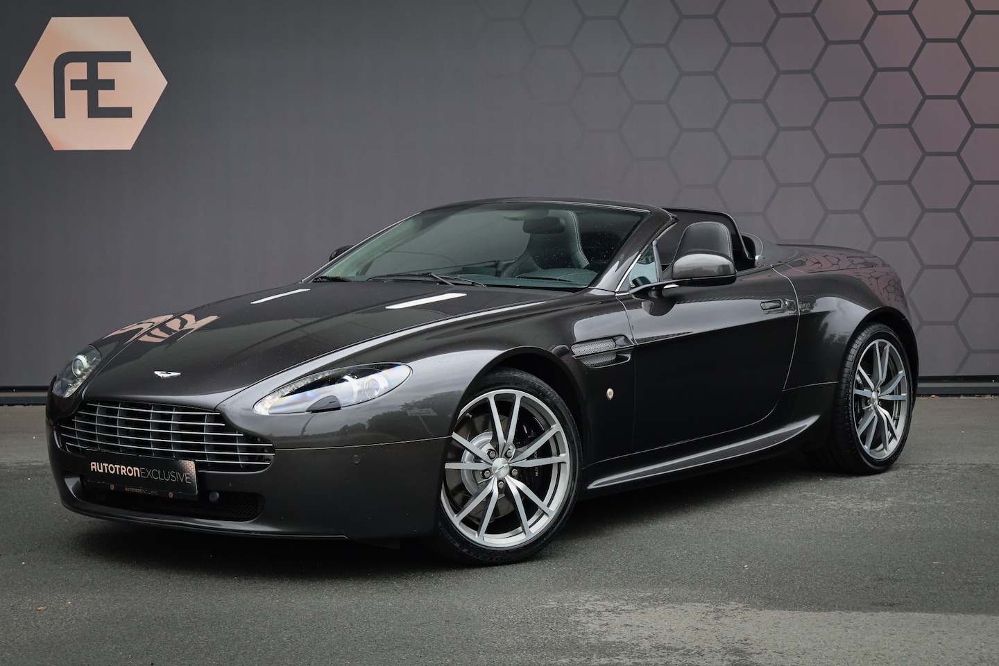 Aston Martin V8 Vantage Roadster - 4.7 V8 Sportshift | CARBON SEATS | NIEUWE KOPPELING | DEALER ONDERHOUDEN | - AutoWereld.nl