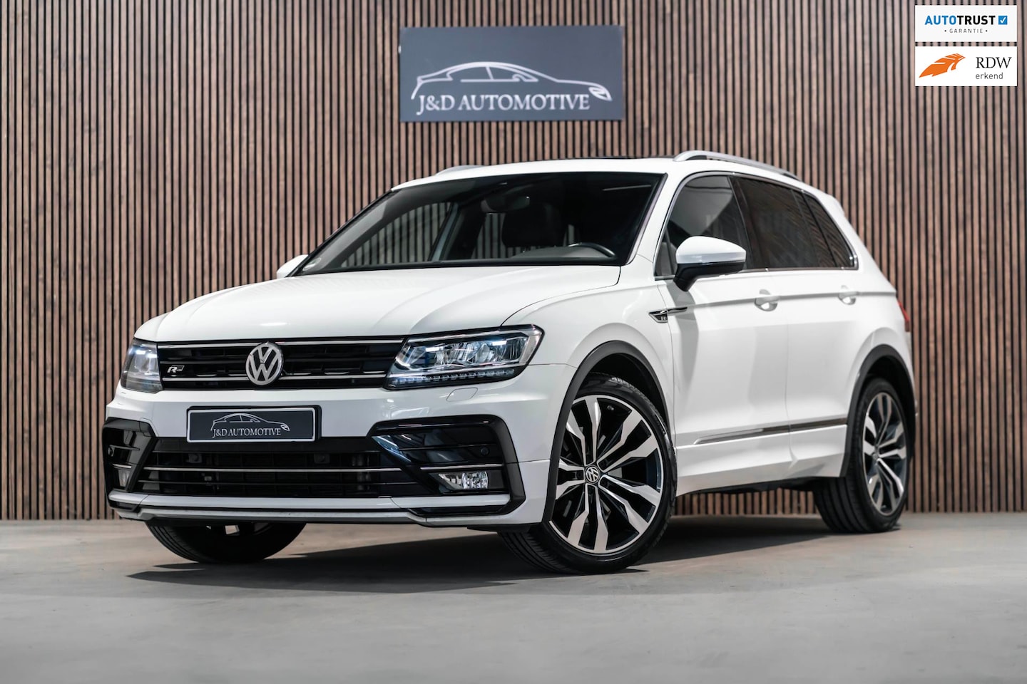 Volkswagen Tiguan - 2.0 TSI 4Motion R-Line DSG PDC PANO - AutoWereld.nl