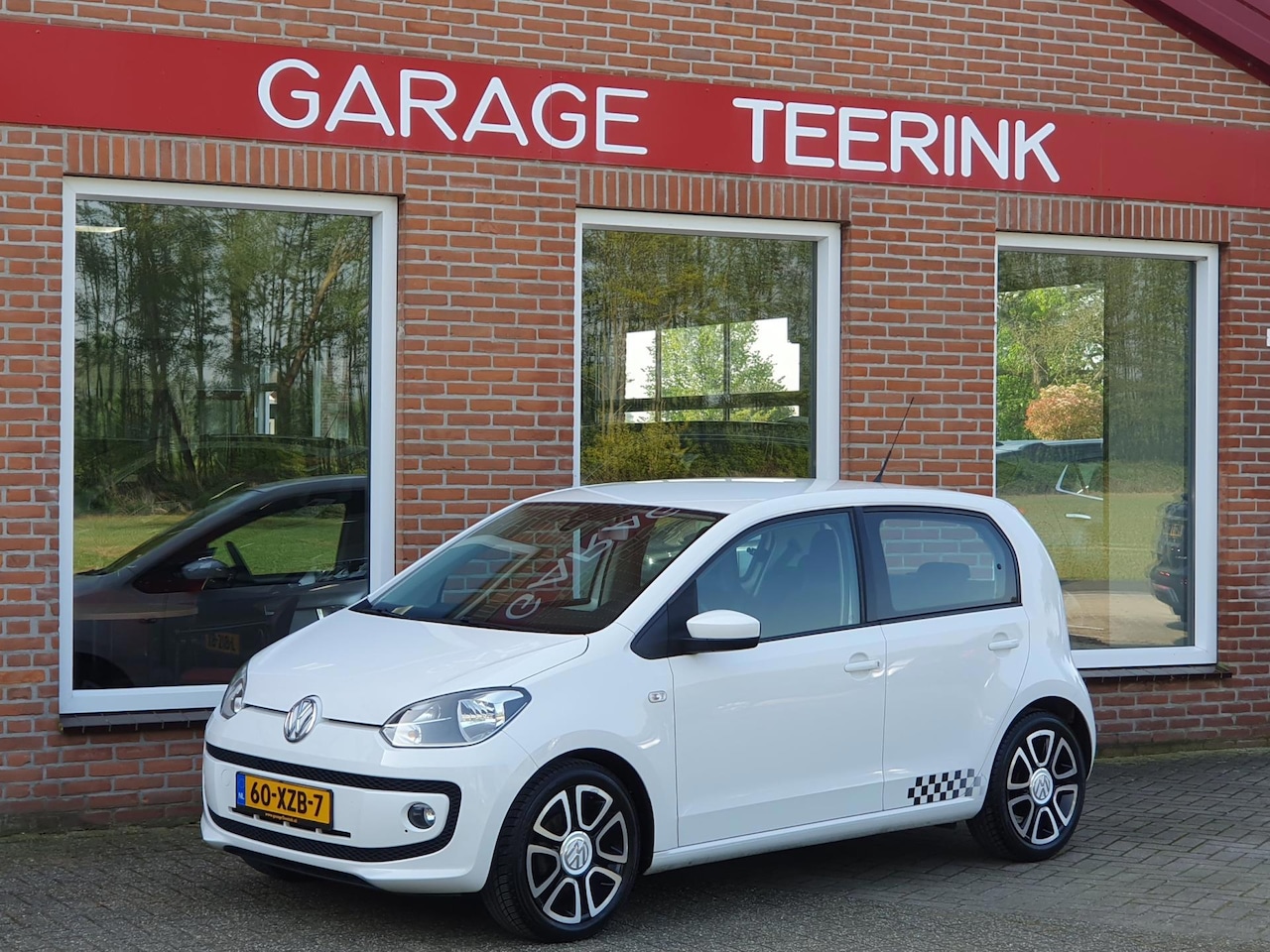 Volkswagen Up! - 1.0 high up! BlueMotion 60PK 5drs airco, navi, elektr.ramen, lmv. - AutoWereld.nl
