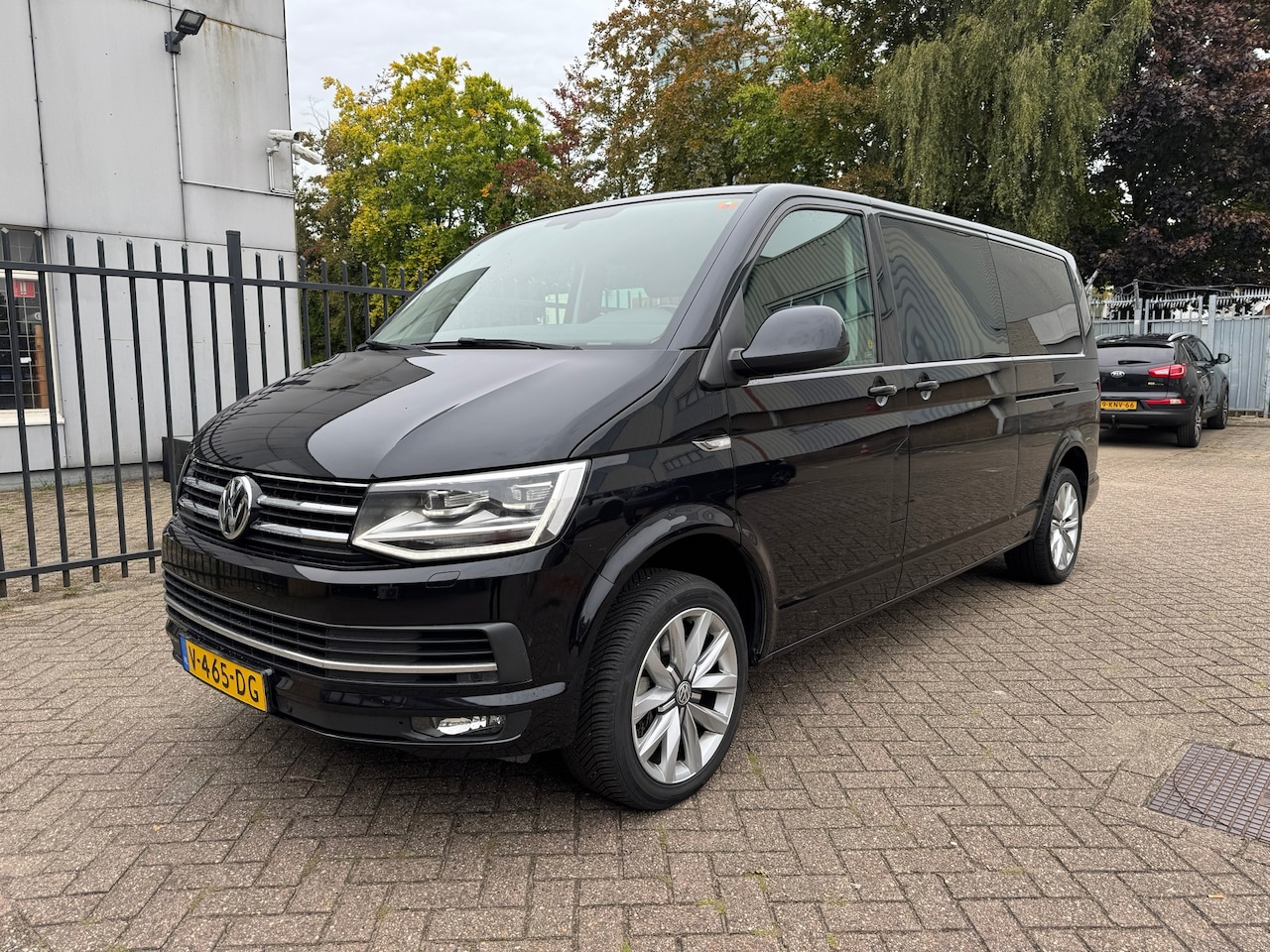 Volkswagen Transporter - 2.0 TDI L2H1 DC Highline!LED!AUTOMAAT!TOP ONDERHOUDEN - AutoWereld.nl