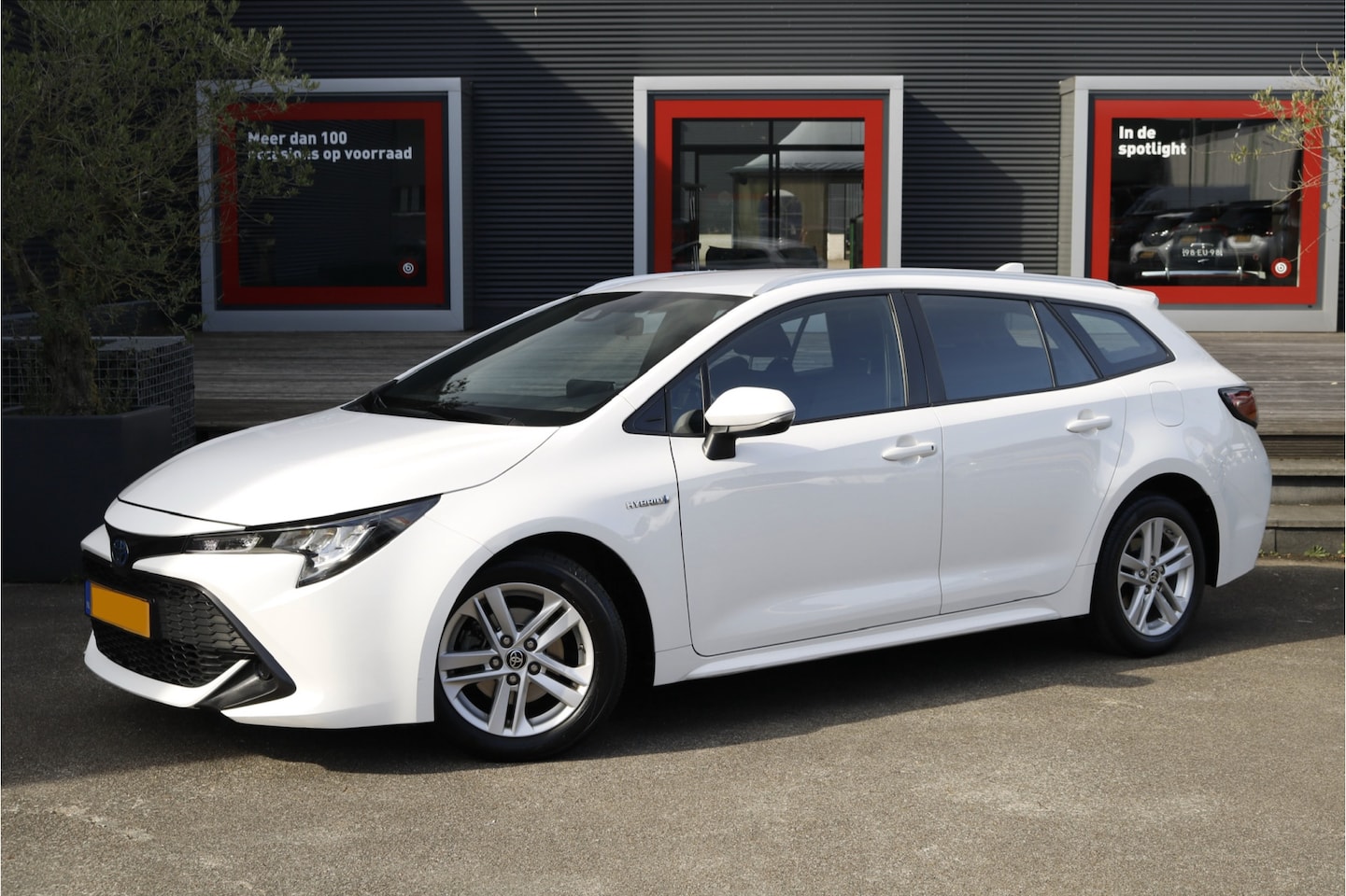 Toyota Corolla Touring Sports - 1.8 Hybrid Active | Apple Carplay | Achteruitrijcamera | - AutoWereld.nl
