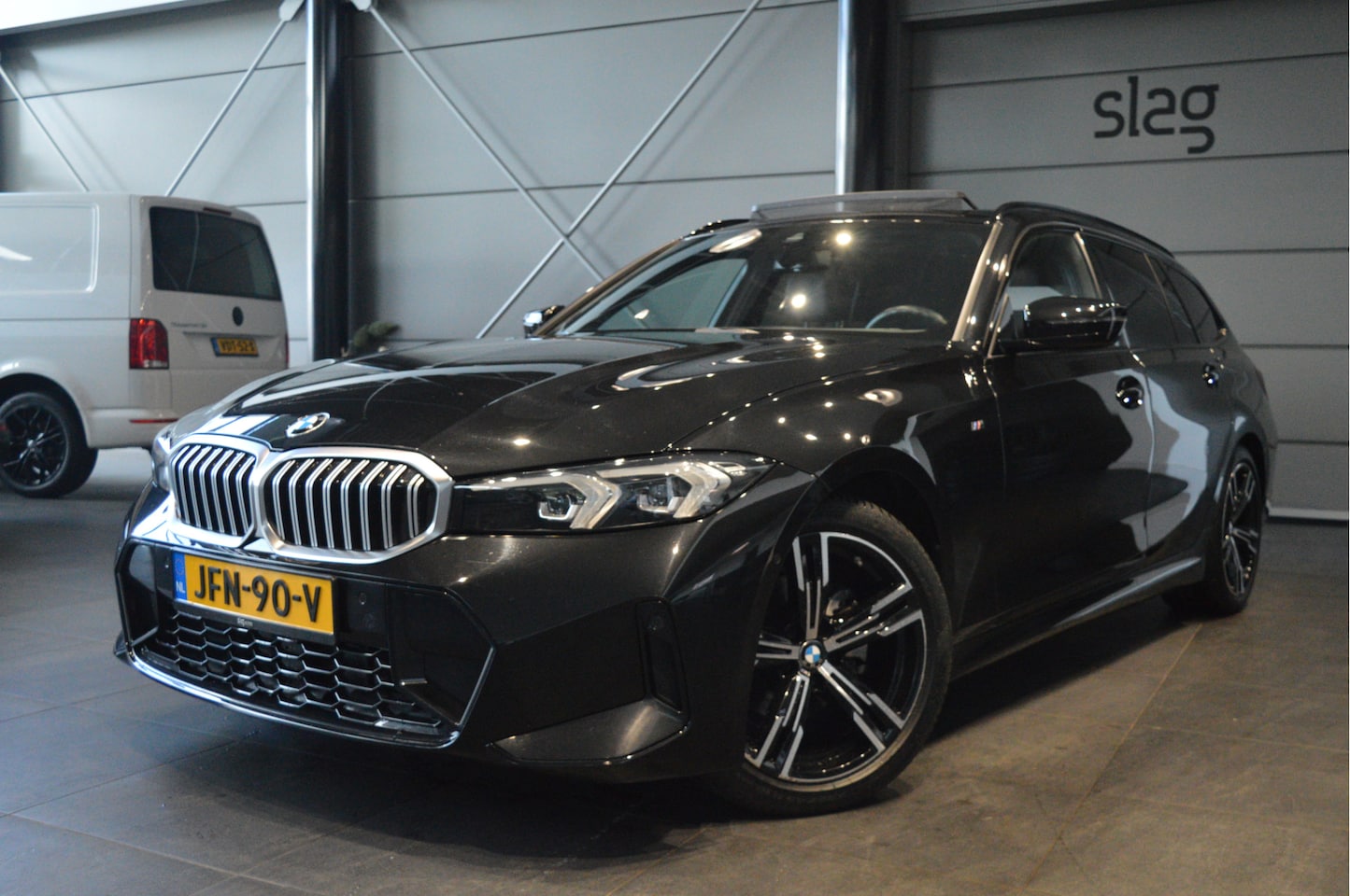 BMW 3-serie Touring - 320d M-Sportpakket pano camera led 18 inch 190 pk !! - AutoWereld.nl