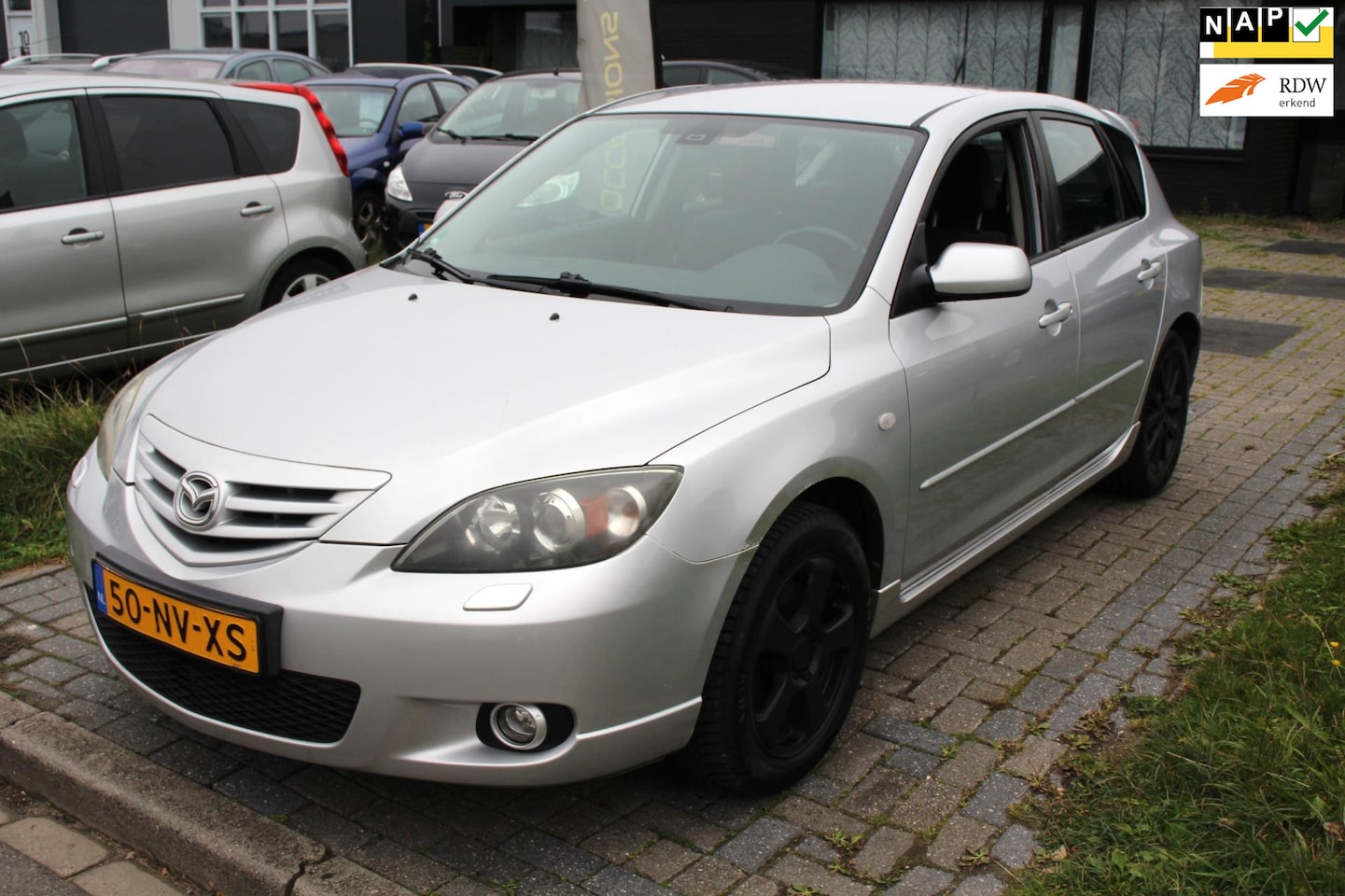 Mazda 3 Sport - 2.0 Active 150PK! Climate Cruise Audio Sideskirts LMV APK 09-2026! NAP - AutoWereld.nl