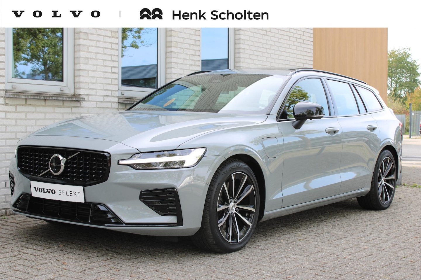 Volvo V60 - T6 Plug-in hybrid AWD Plus Dark | Panoramadak | Premium Audio | DAB | Keyless Entry | Park - AutoWereld.nl