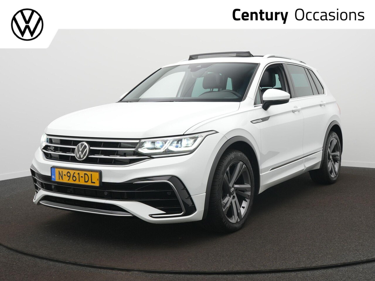 Volkswagen Tiguan - 1.5 TSI R-Line Business+ | Panoramadak | Camera | Matrix LED - AutoWereld.nl