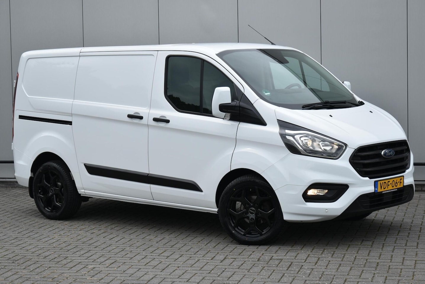 Ford Transit Custom - 2.0 TDCI L1H1 Automaat 170PK Airco Cruise - AutoWereld.nl