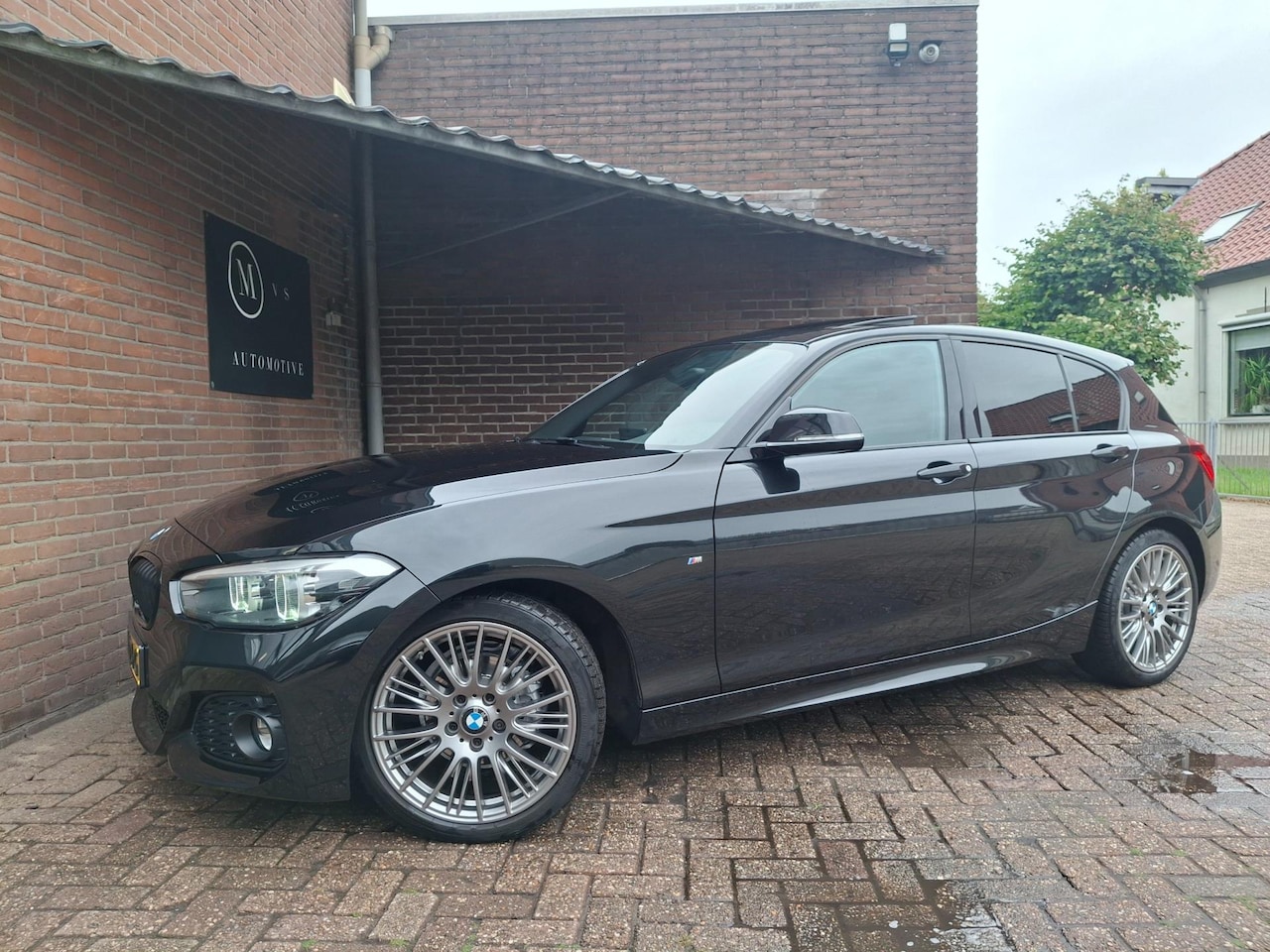 BMW 1-serie - 118i Edition M Sport Shadow Line Panoramadak / Apple Carplay / Stoelverwarming / Cruise Co - AutoWereld.nl