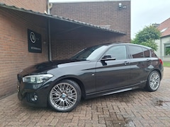 BMW 1-serie - 118i Edition M Sport Shadow Line Panoramadak / Apple Carplay / Stoelverwarming / Cruise Co