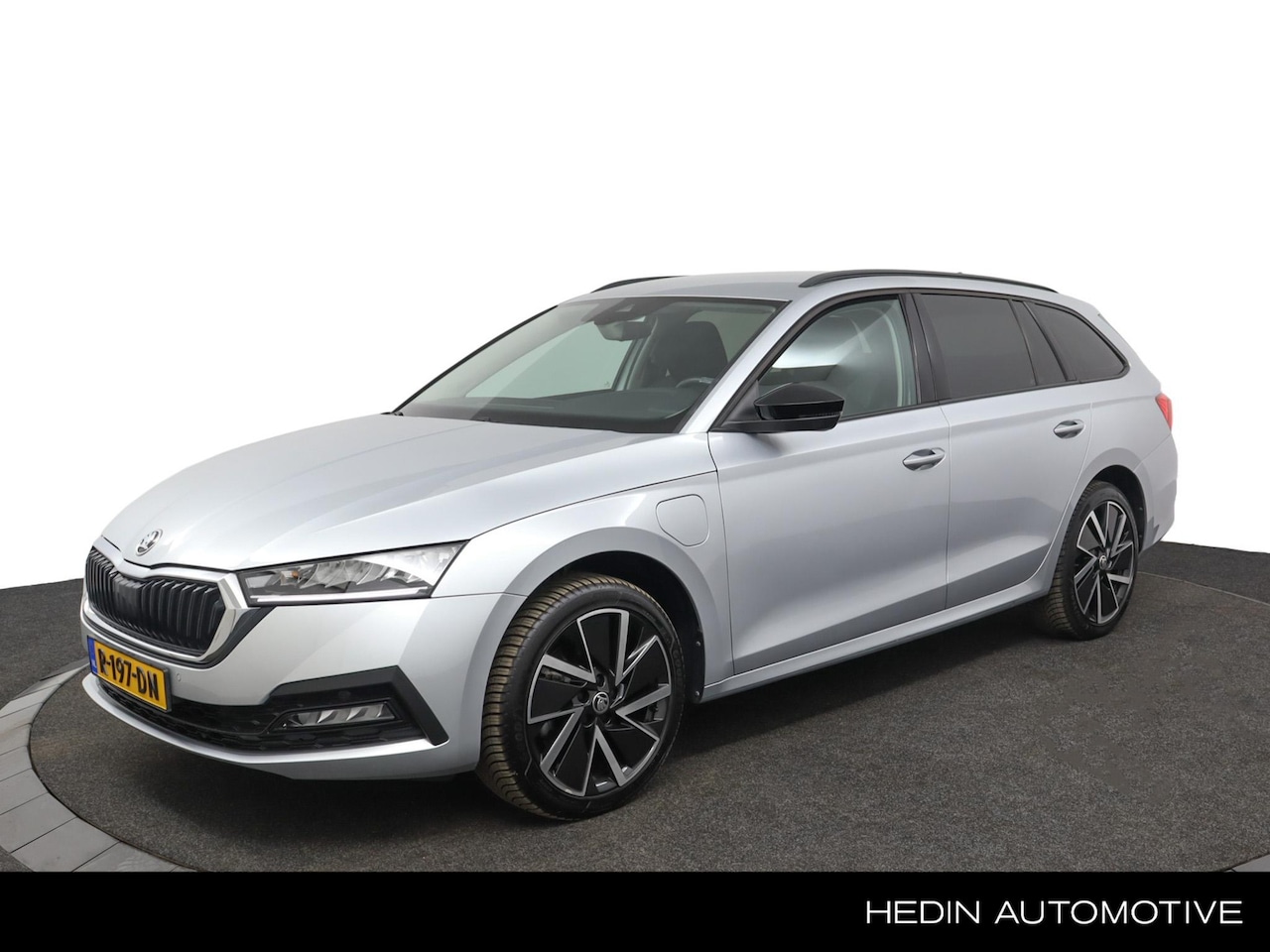 Skoda Octavia Combi - 1.4 TSI iV PHEV 204PK Business Edition | Navigatie | Adapt Cruise | Carplay/ Android Auto - AutoWereld.nl