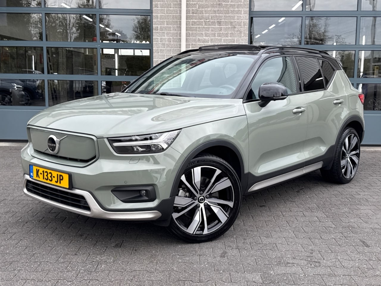 Volvo XC40 - Recharge P8 AWD R-Design | ELEKTR. TREKHAAK | HARMAN/KARDON | - AutoWereld.nl