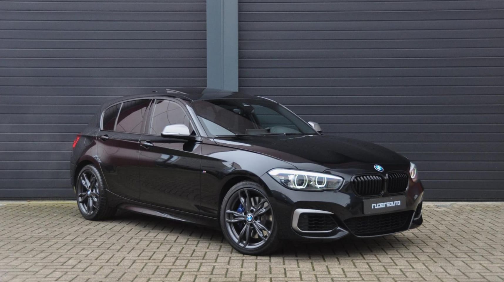 BMW 1-serie - M140i LCI2 | Akrapovic | Schuifdak | HK | Camera | Carplay | Stuurverwarming | Navi Pro | - AutoWereld.nl