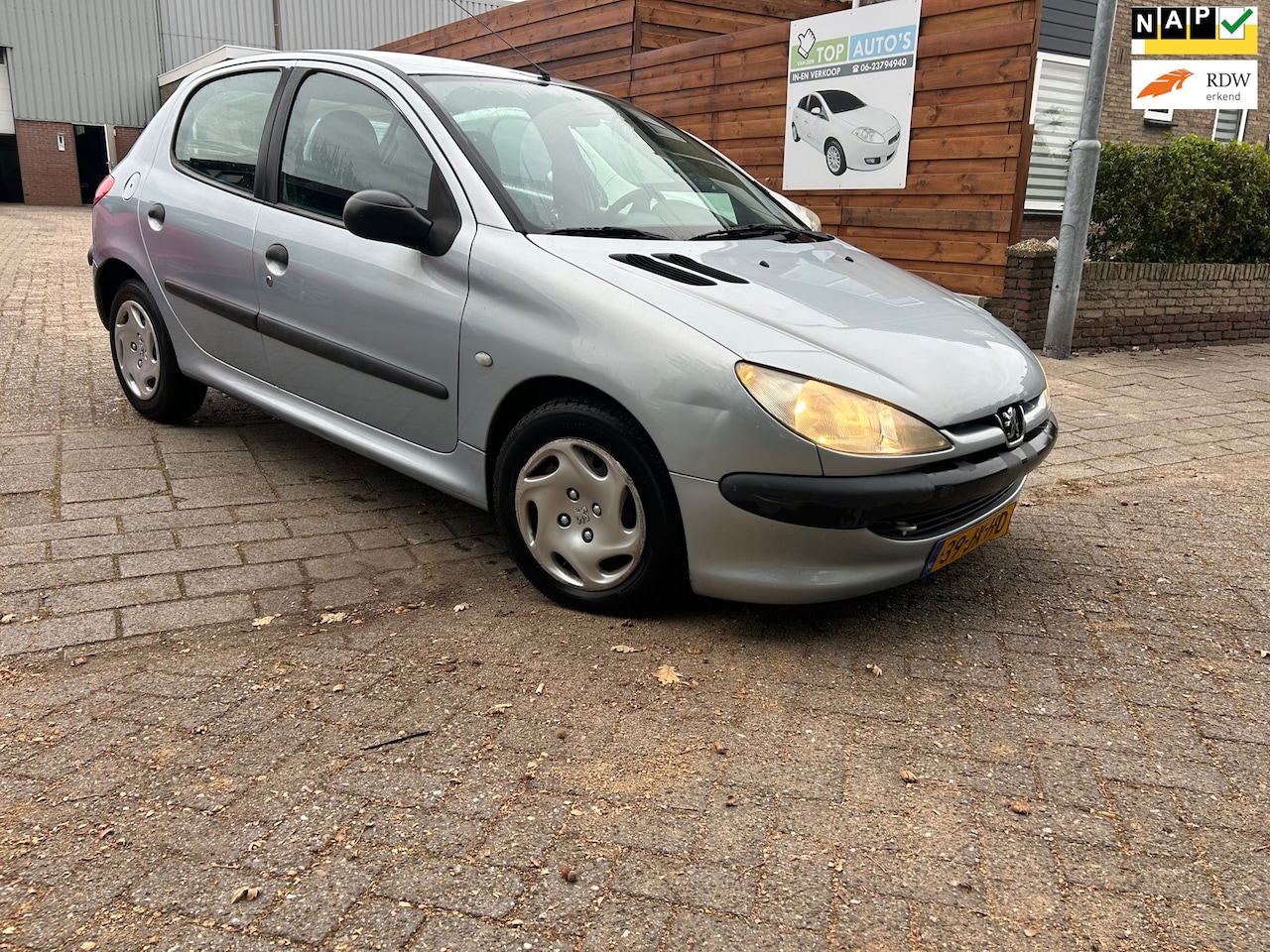 Peugeot 206 - 1.4 XR 5deurs met nieuwe apk! - AutoWereld.nl