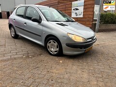 Peugeot 206 - 1.4 XR 5deurs met nieuwe apk