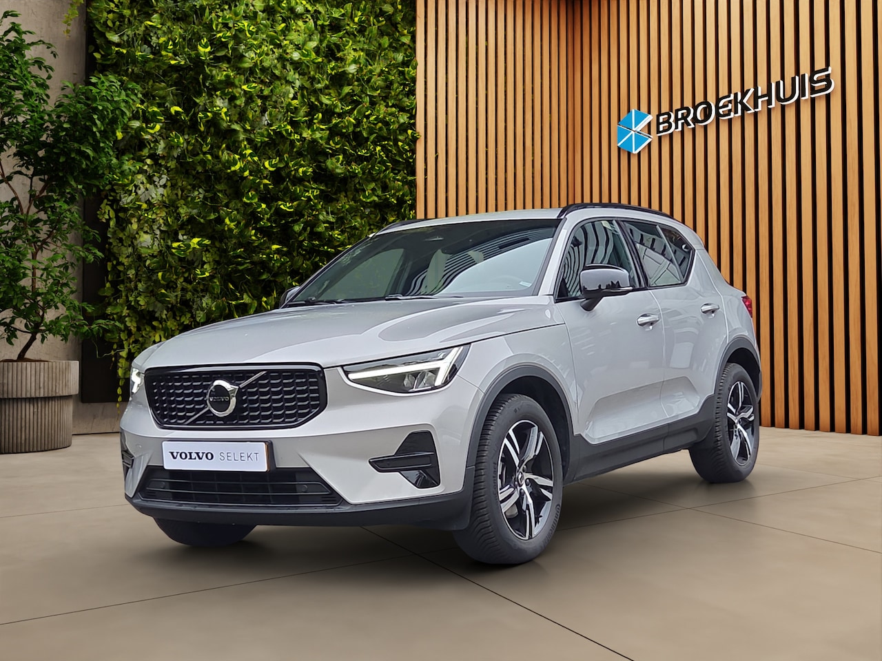 Volvo XC40 - 2.0 B4 Plus Dark | Trekhaak | Camera | Pilot Assist | Harman/Kardon | Elekt. stoelen | Key - AutoWereld.nl