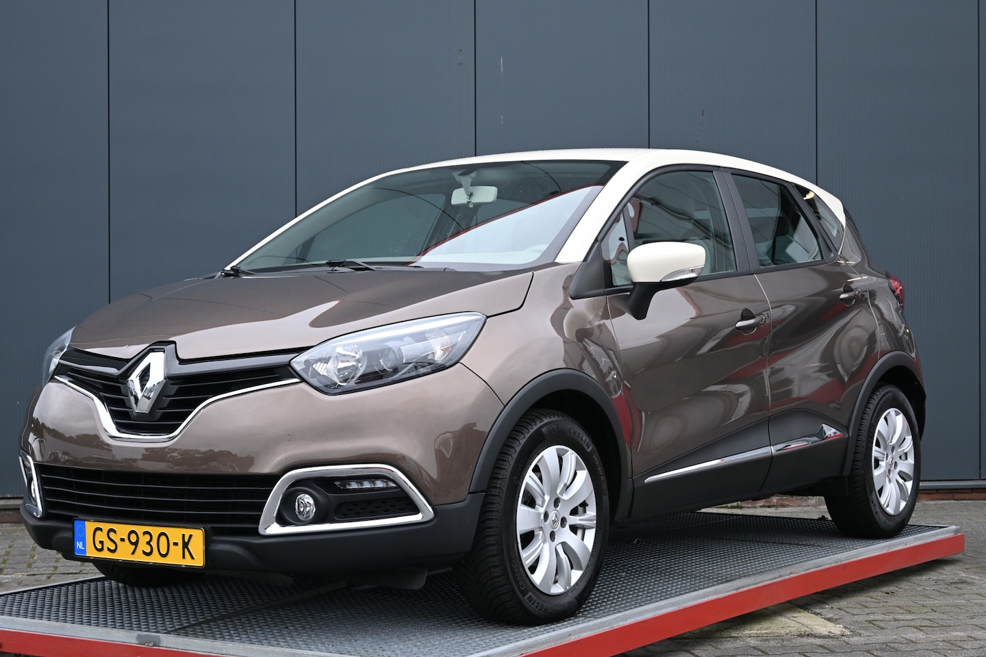 Renault Captur - 1.2 TCe Expression trekhaak automaat - AutoWereld.nl