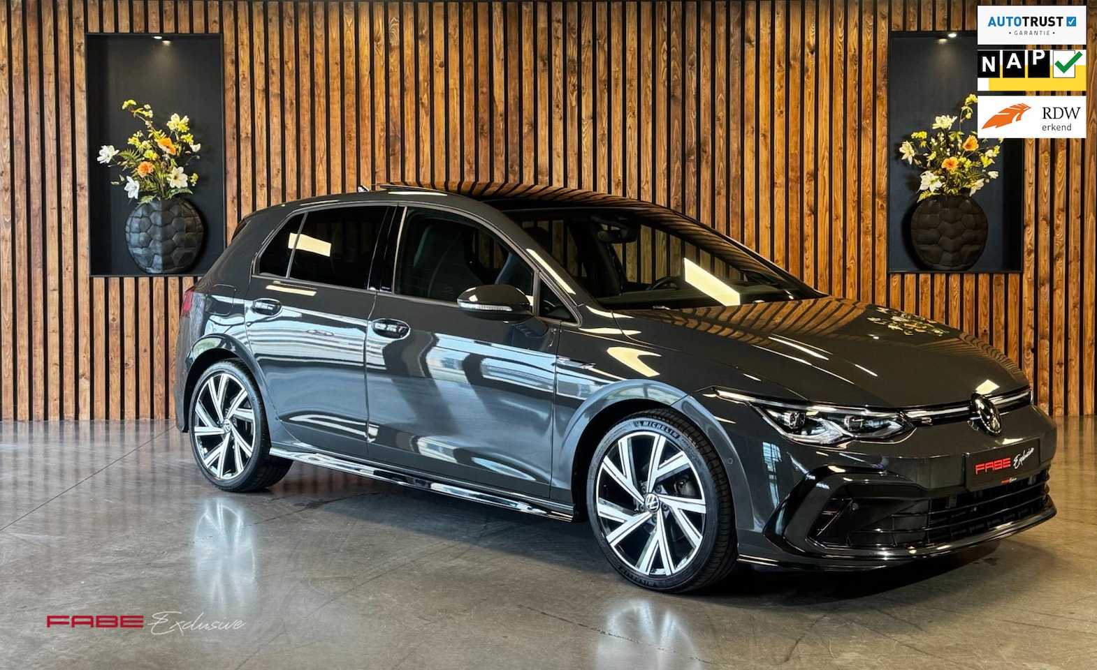Volkswagen Golf - 1.5 eTSI R-Line Business/Pano/HUD/Harman Kardon/IQ-Light - AutoWereld.nl