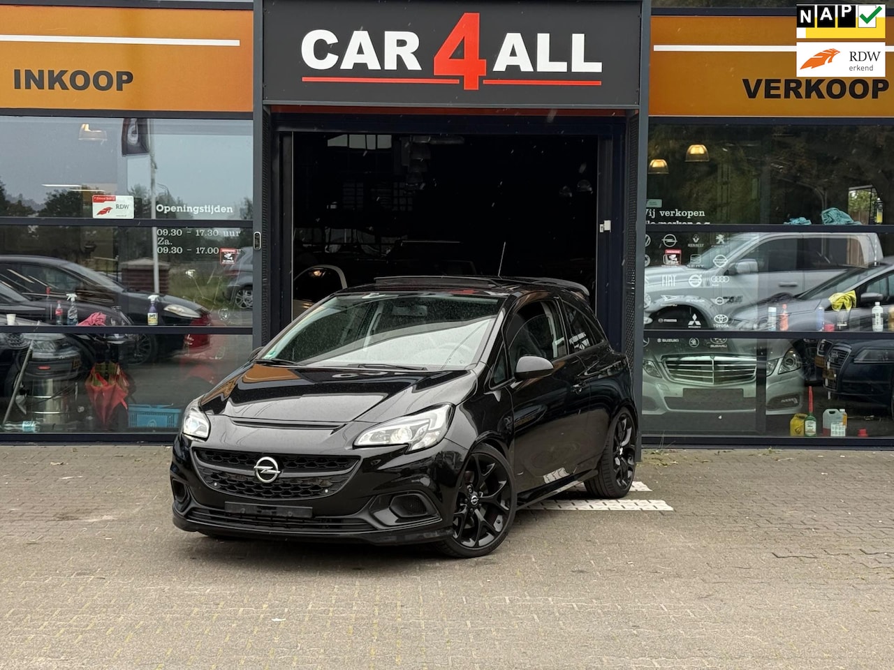 Opel Corsa - 1.6 Turbo OPC PANO/RECARO/KW3/STUURVRM/STLVRM/PDC/BOMVOL IN OPTIES - AutoWereld.nl