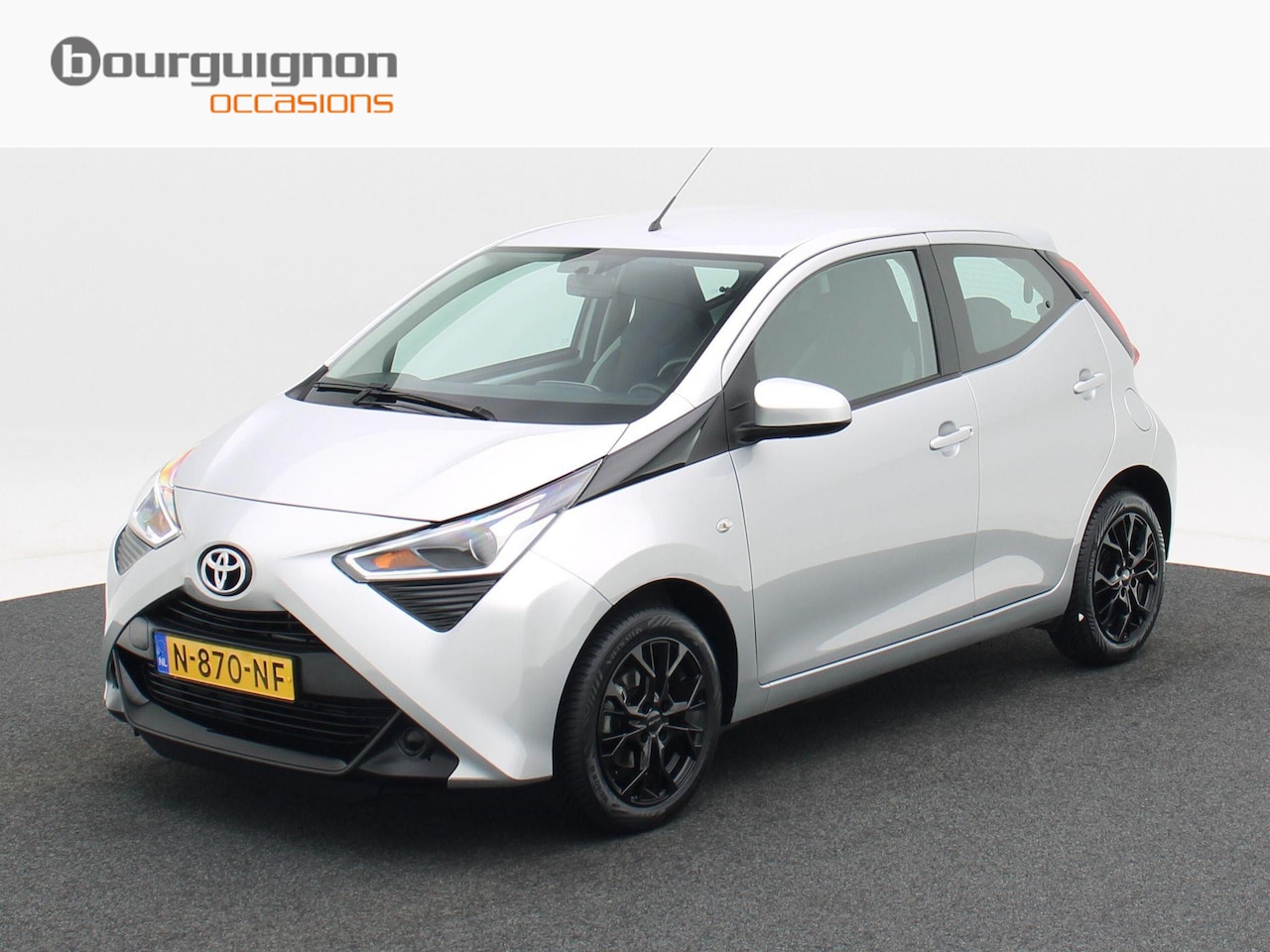 Toyota Aygo - 1.0 VVT-i x-play | Carplay | Camera | Airco | 15 Inch | 54.101 Km! - AutoWereld.nl