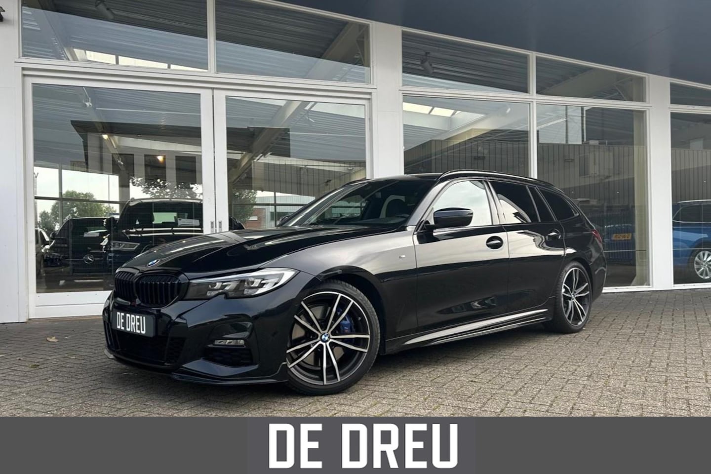 BMW 3-serie Touring - 330i M-Sport | CAMERA | ALCANTARA | M-PERFORMANCE DIFFUSER + SKIRTS + FRONTSPLITTER - AutoWereld.nl